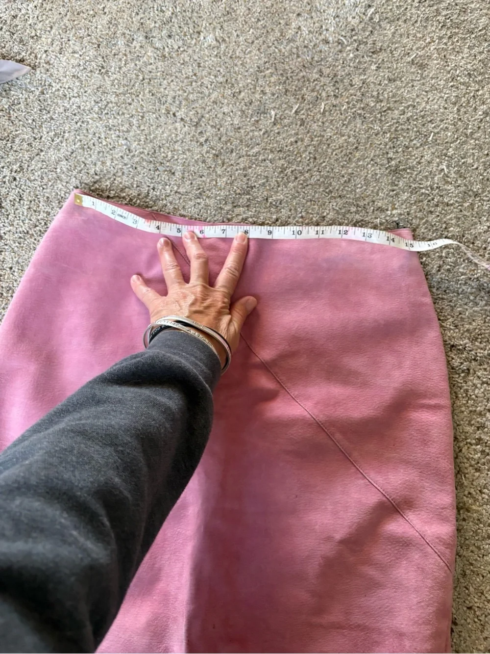Classiques Entier Suede Pencil Skirt in Dusty Rose vintage size 8